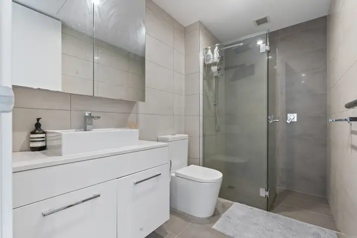Bedroom or bathroom, Bentleigh