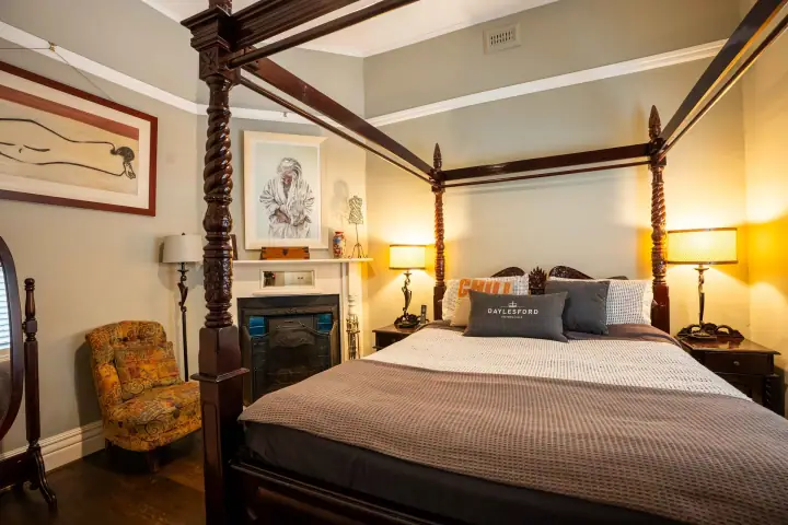 Bedroom or bathroom, Carnegie