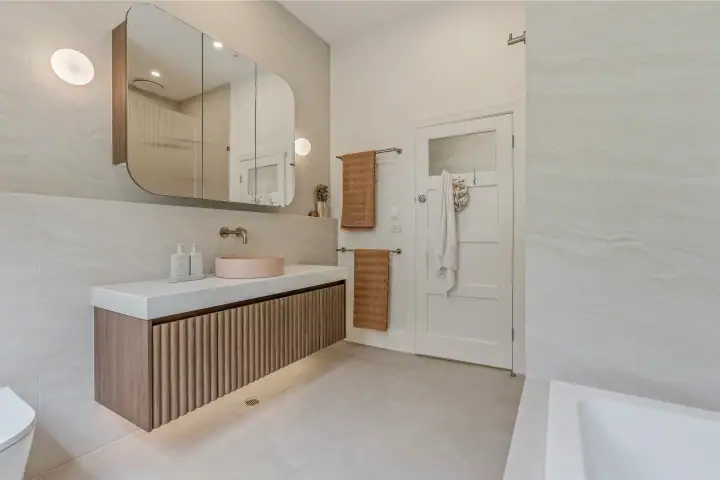 Bedroom or bathroom, Coburg