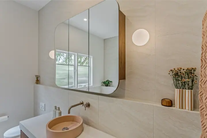 Bedroom or bathroom, Coburg