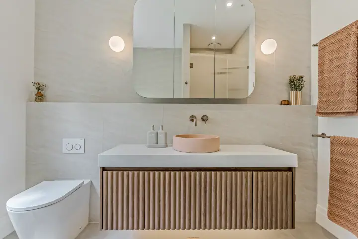 Bedroom or bathroom, Coburg