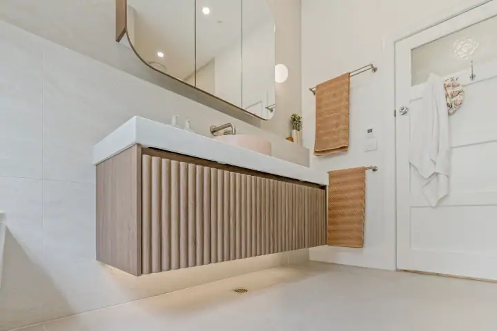 Bedroom or bathroom, Coburg