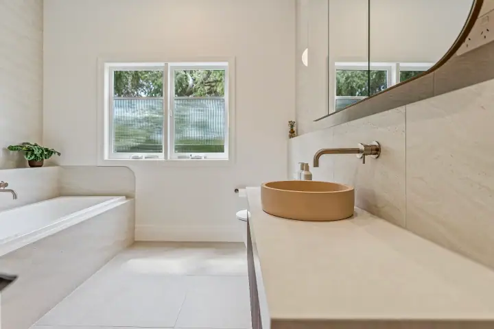 Bedroom or bathroom, Coburg