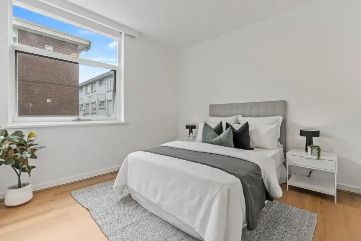 Bedroom or bathroom, Elwood