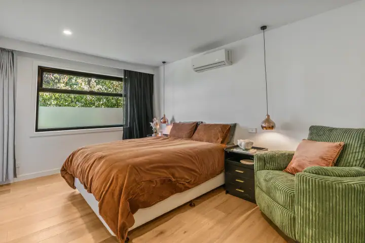 Bedroom or bathroom, Frankston