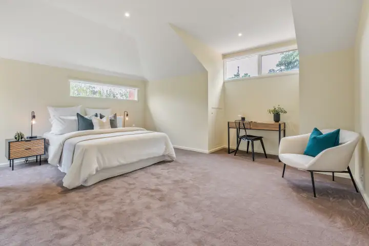 Bedroom or bathroom, McKinnon