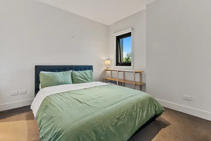 Bedroom or bathroom, St Kilda
