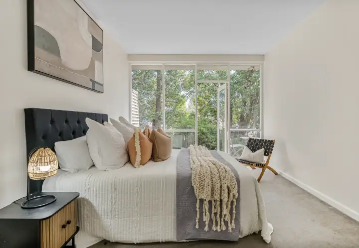 Bedroom or bathroom, St Kilda East