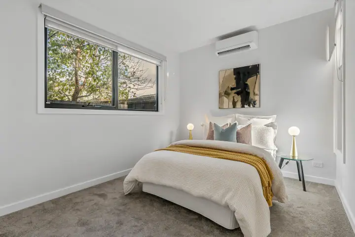 Bedroom or bathroom, Yarraville