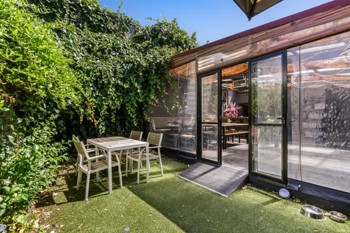 Commercial property, Surrey Hills