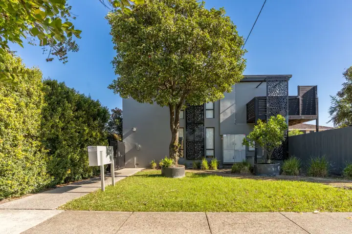 Exterior, Clayton South