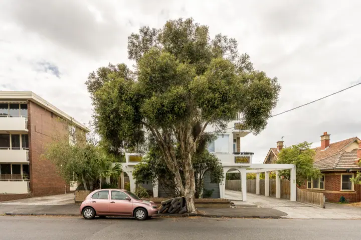 Exterior, Elwood