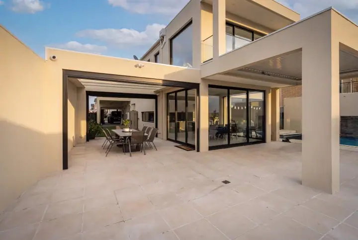 Outdoor living, Avondale Heights