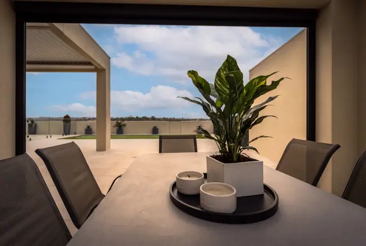Outdoor living, Avondale Heights