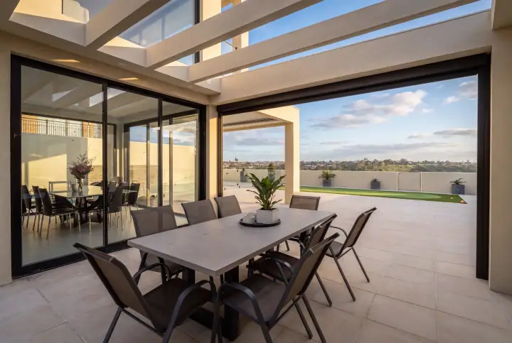 Outdoor living, Avondale Heights