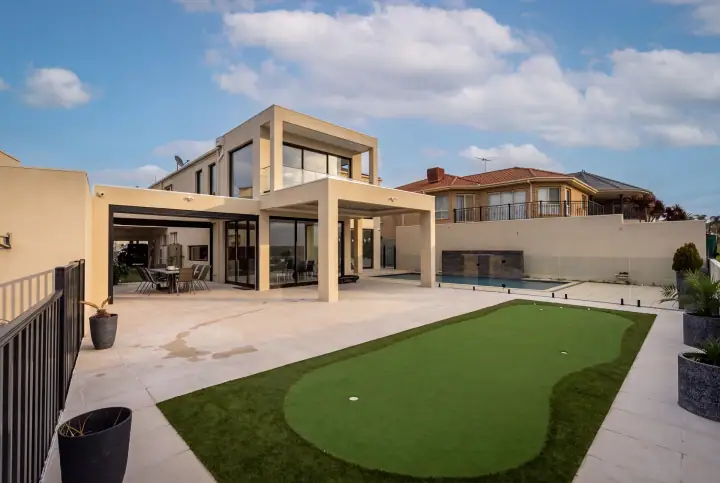 Outdoor living, Avondale Heights