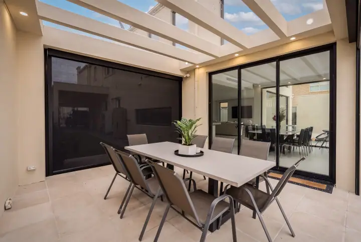 Outdoor living, Avondale Heights