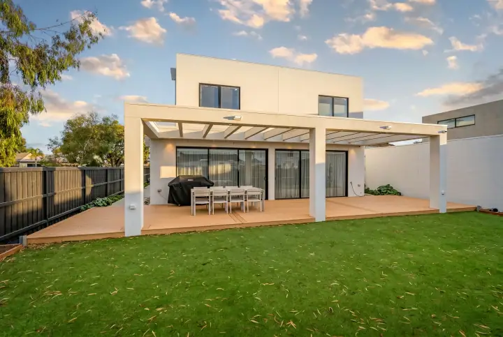 Outdoor living, Avondale Heights