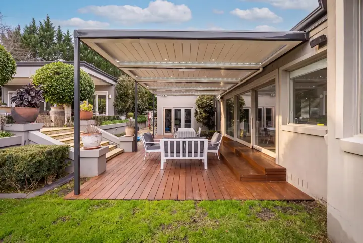 Outdoor living, Lower Plenty