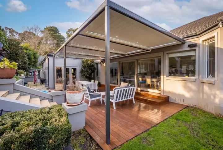 Outdoor living, Lower Plenty