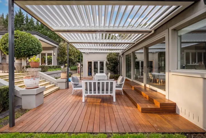 Outdoor living, Lower Plenty