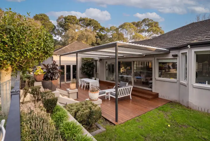 Outdoor living, Lower Plenty